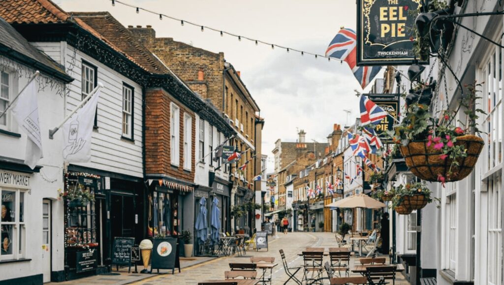 The professional team at RSK Lettings offering property management services in Richmond.